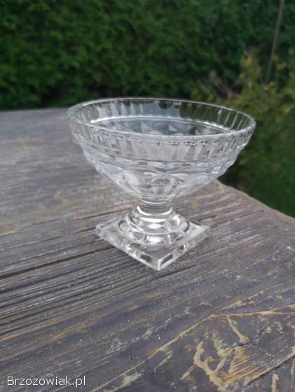 Miseczki na nóżce szklane pucharki do deserów vintage 6 sztuk.