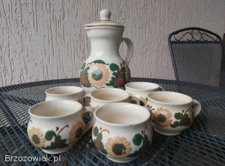 Serwis z fajansu zestaw kufel i kubeczki ceramiczne pokryte szkliwem vintage PRL