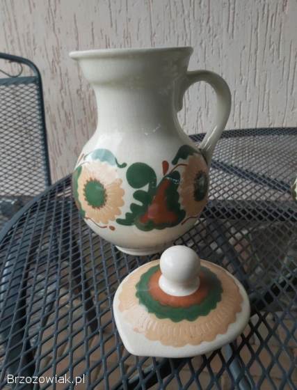 Serwis z fajansu zestaw kufel i kubeczki ceramiczne pokryte szkliwem vintage PRL
