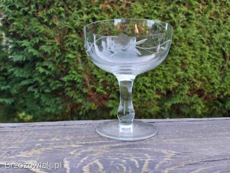 Kieliszki pucharki czarka do szampana vintage PRL 6 sztuk.