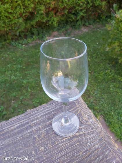Szklane wysokie kieliszki do wina zestaw 6 sztuk.