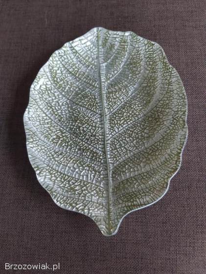 Talerze talerzyki dekoracyjne grube szklane w kształcie liścia 8 sztuk.