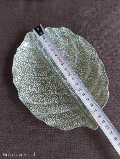 Talerze talerzyki dekoracyjne grube szklane w kształcie liścia 8 sztuk.