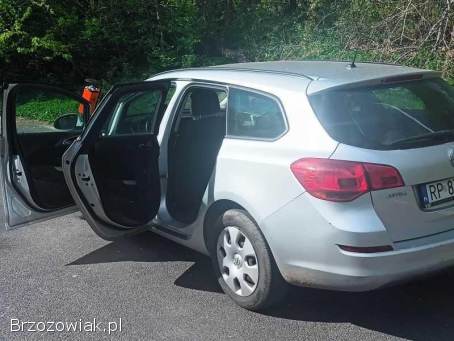 Opel Astra J 2011