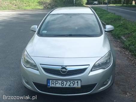 Opel Astra J 2011