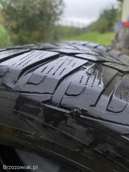 Goodyear Ultragrip Performance 235/45 R18 2szt opony zimowe