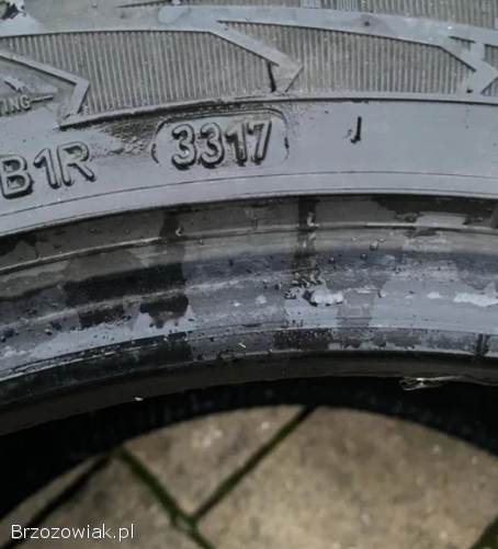 Goodyear Ultragrip Performance 235/45 R18 2szt opony zimowe