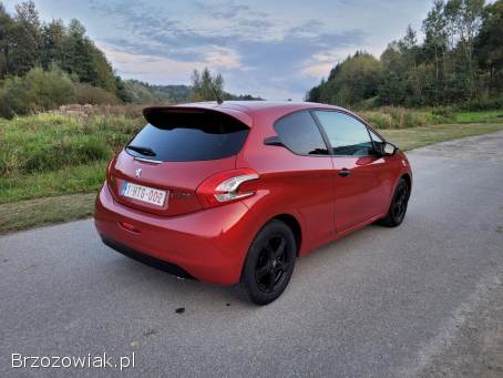 Peugeot 208 1.  2 benzyna 82KM 2013