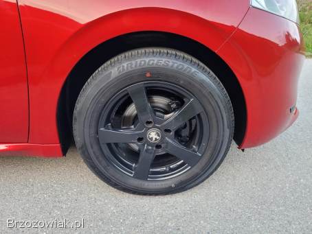 Peugeot 208 1.  2 benzyna 82KM 2013