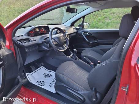 Peugeot 208 1.  2 benzyna 82KM 2013