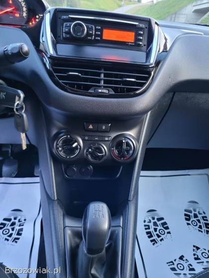 Peugeot 208 1.  2 benzyna 82KM 2013