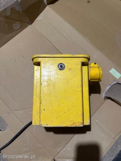 Sprzedam transformator z 230v na 110