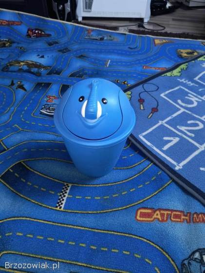 Wykładzina w samochody 4x2,  8 + 2 dywaniki + kosz Słonik