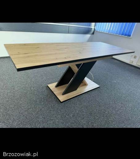 Nowoczesny stół
