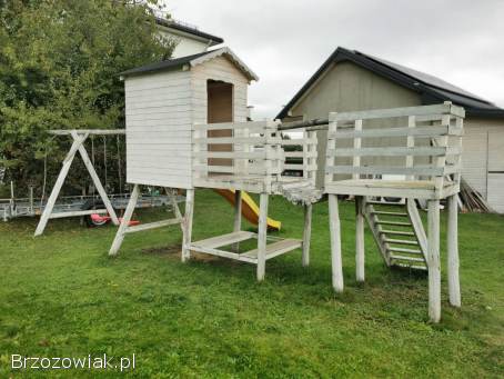 Domek ogrodowy dla dzieci z huśtawkami i zjeżdżalnia