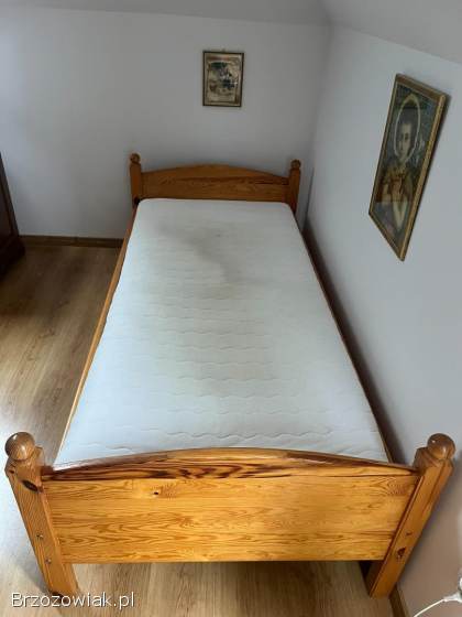 Sprzedam łóżko bukowe z materacem