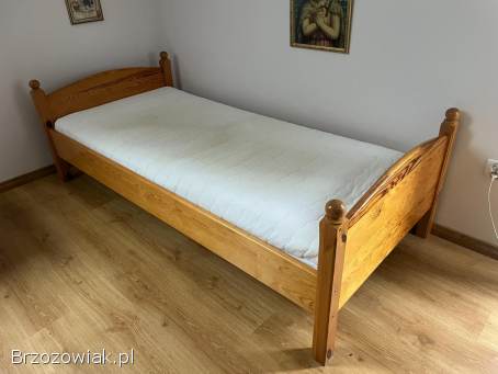 Sprzedam łóżko bukowe z materacem