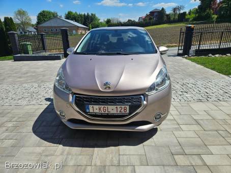 Peugeot 208 2012
